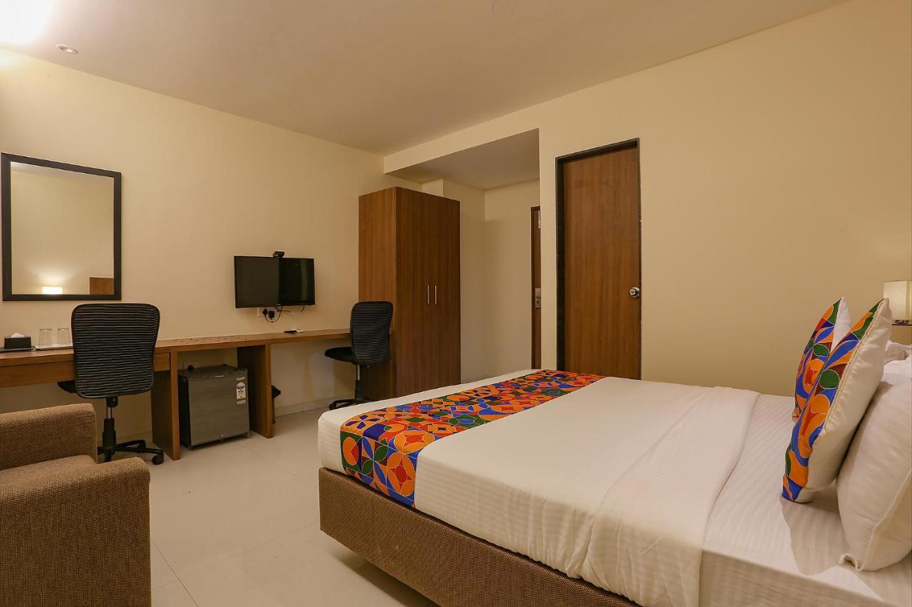 FabHotel Royal International Mumbai Exterior foto